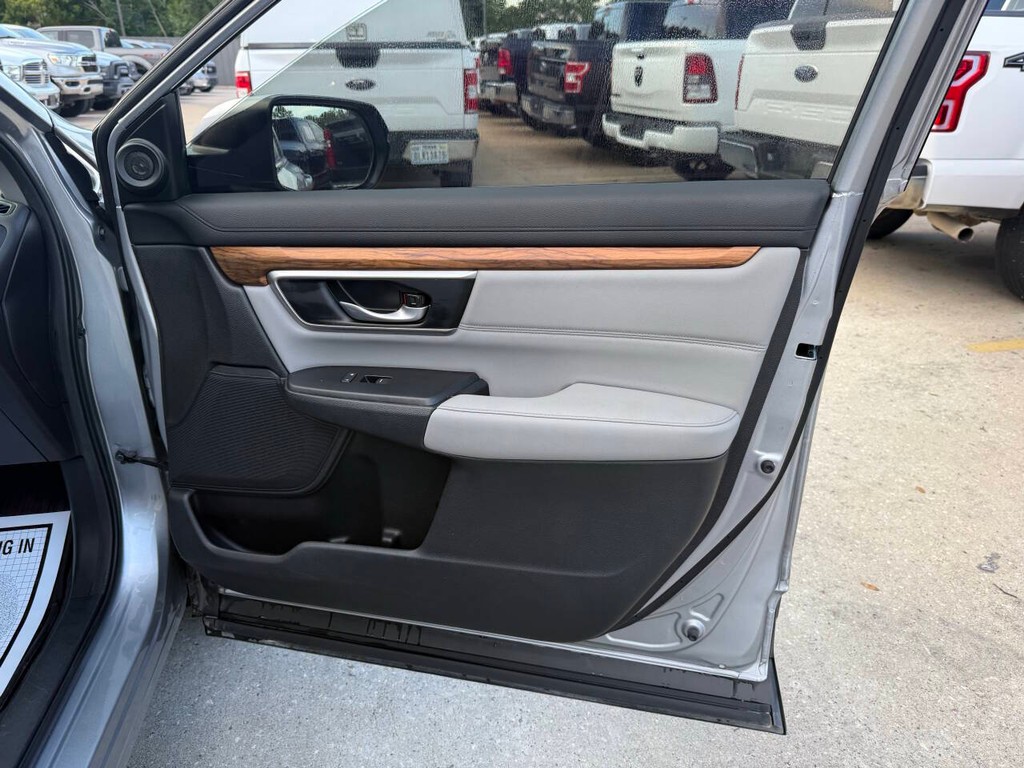 Honda CR-V Hybrid Vehicle Full-screen Gallery Image 11