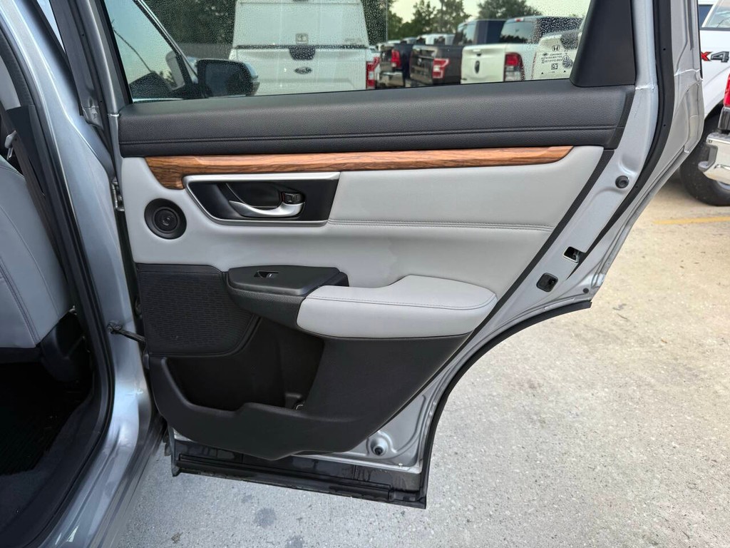 Honda CR-V Hybrid Vehicle Full-screen Gallery Image 16