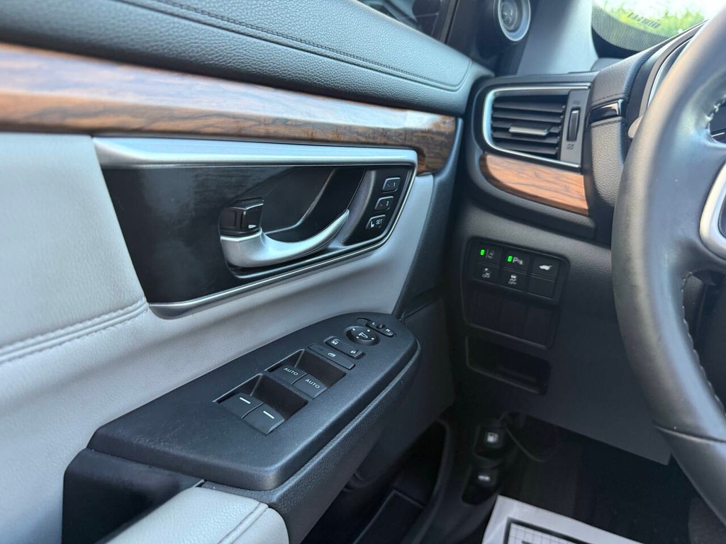 Honda CR-V Hybrid Vehicle Full-screen Gallery Image 30