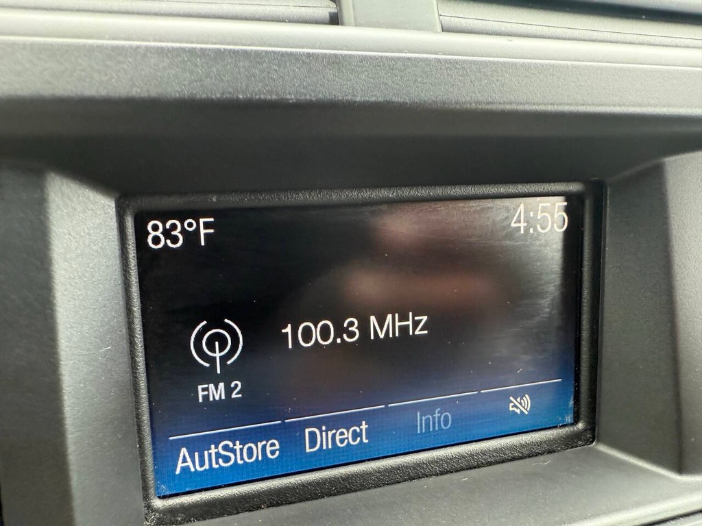 Ford Explorer Vehicle Full-screen Gallery Image 26