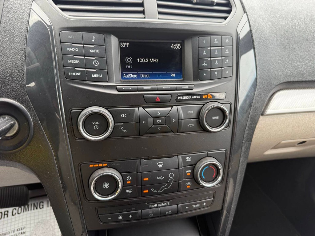 Ford Explorer Vehicle Full-screen Gallery Image 29