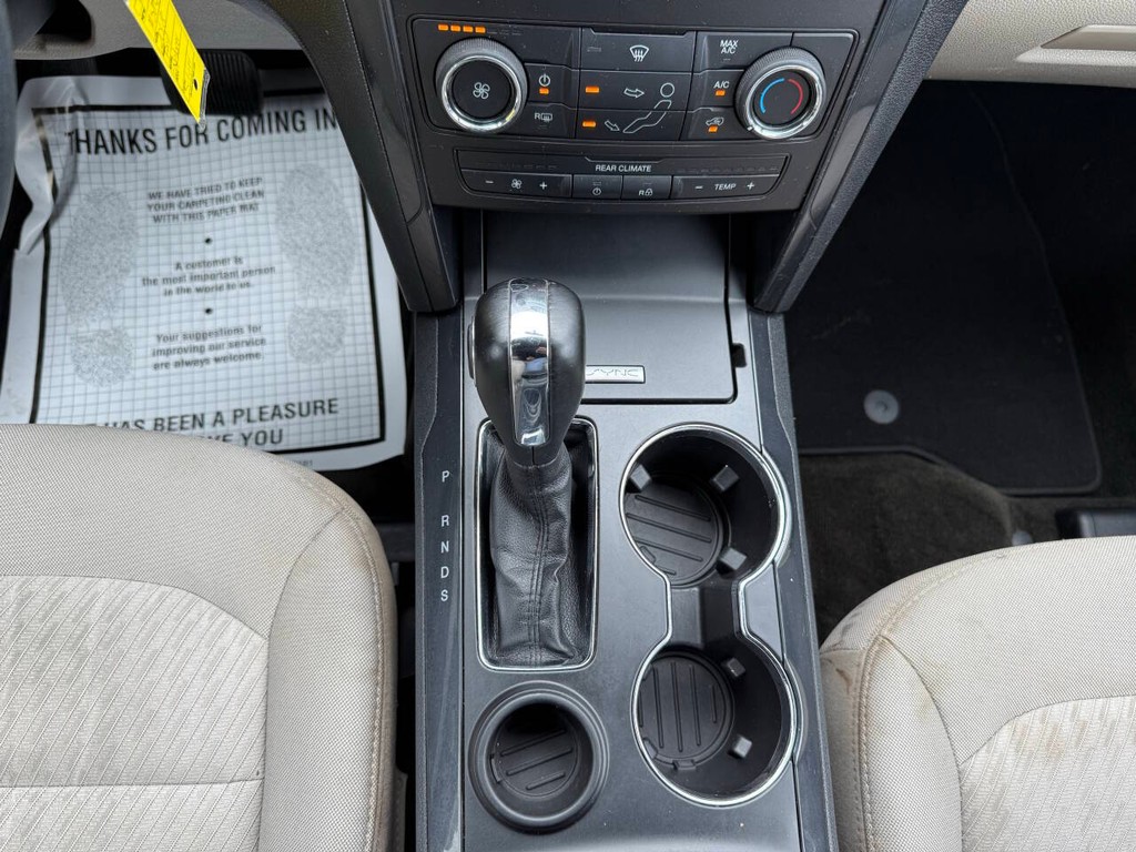 Ford Explorer Vehicle Full-screen Gallery Image 33