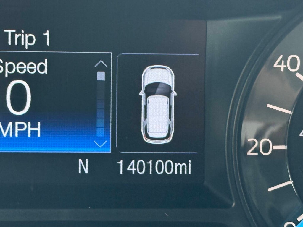 Ford Explorer Vehicle Full-screen Gallery Image 36