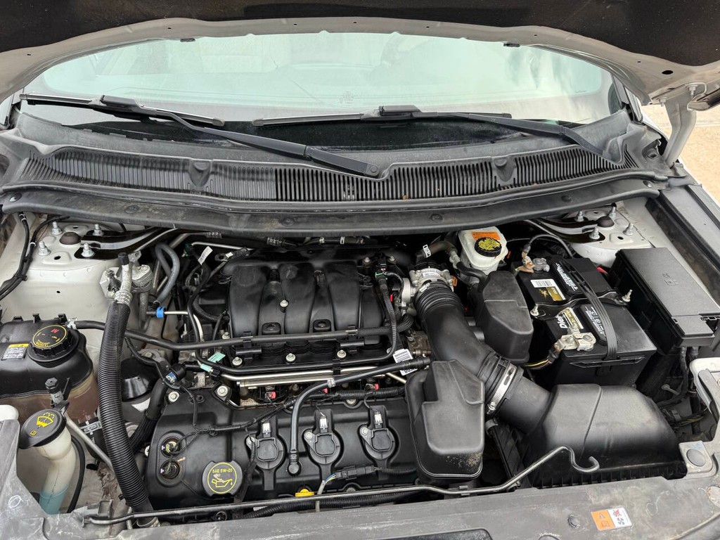 Ford Explorer Vehicle Full-screen Gallery Image 38