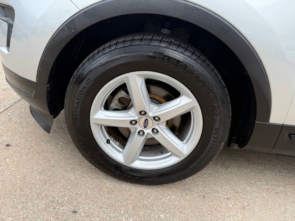 Ford Explorer Vehicle Full-screen Gallery Image 39