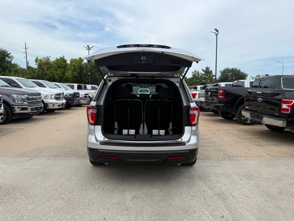 Ford Explorer Vehicle Full-screen Gallery Image 40