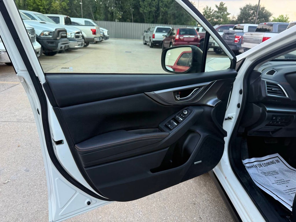 Subaru Crosstrek Vehicle Full-screen Gallery Image 08