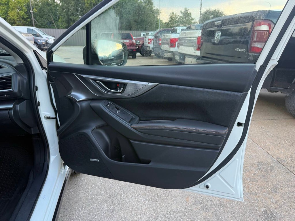 Subaru Crosstrek Vehicle Full-screen Gallery Image 11