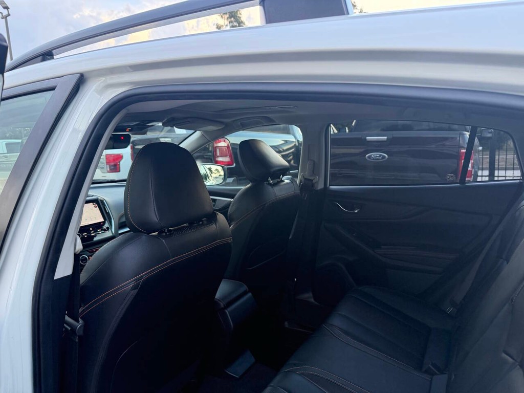 Subaru Crosstrek Vehicle Full-screen Gallery Image 12