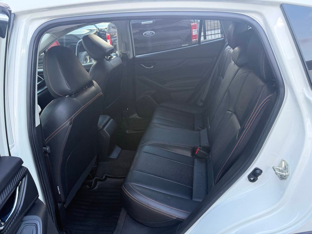 Subaru Crosstrek Vehicle Full-screen Gallery Image 13