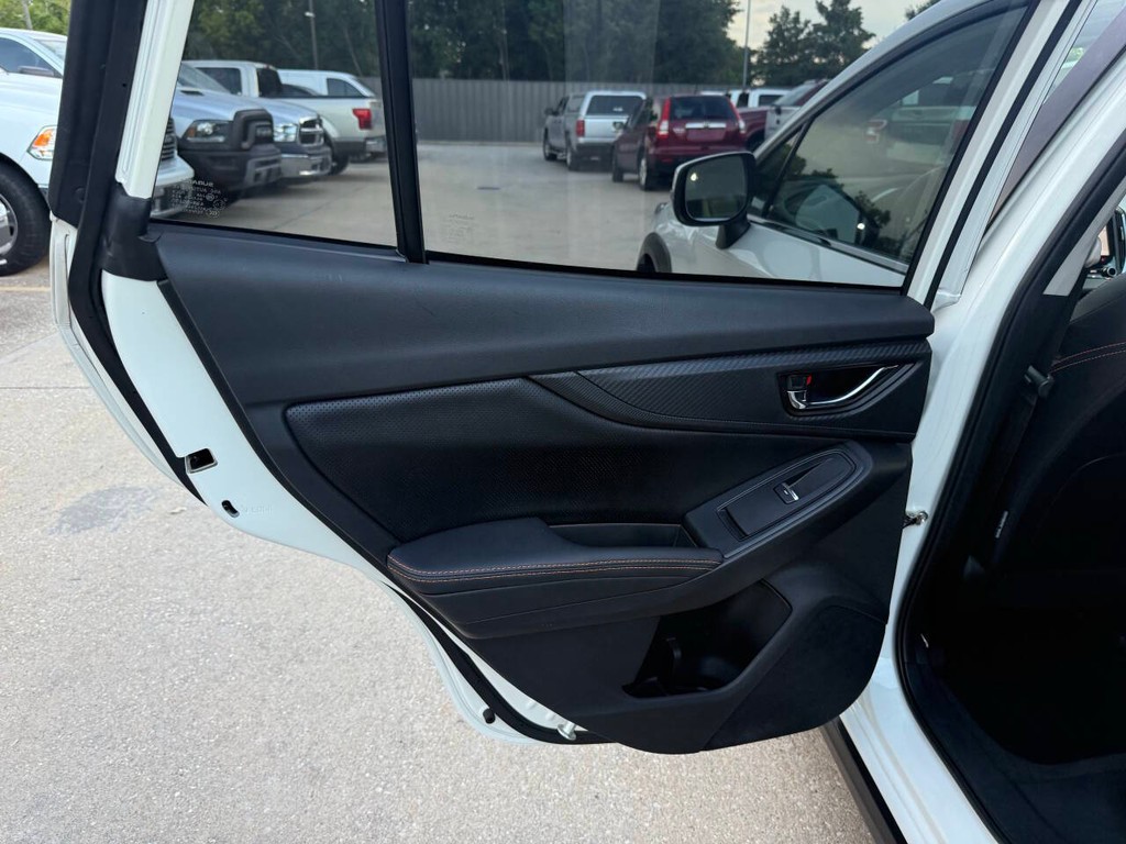 Subaru Crosstrek Vehicle Full-screen Gallery Image 14