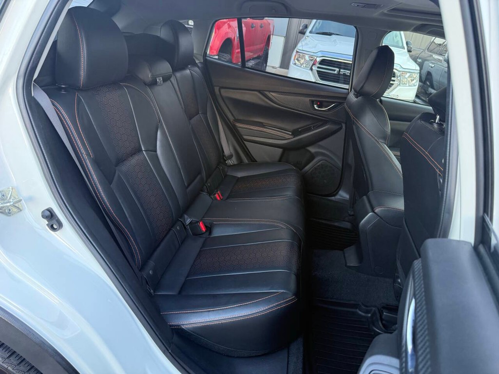 Subaru Crosstrek Vehicle Full-screen Gallery Image 15