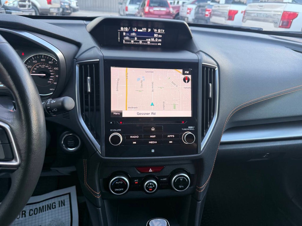 Subaru Crosstrek Vehicle Full-screen Gallery Image 24