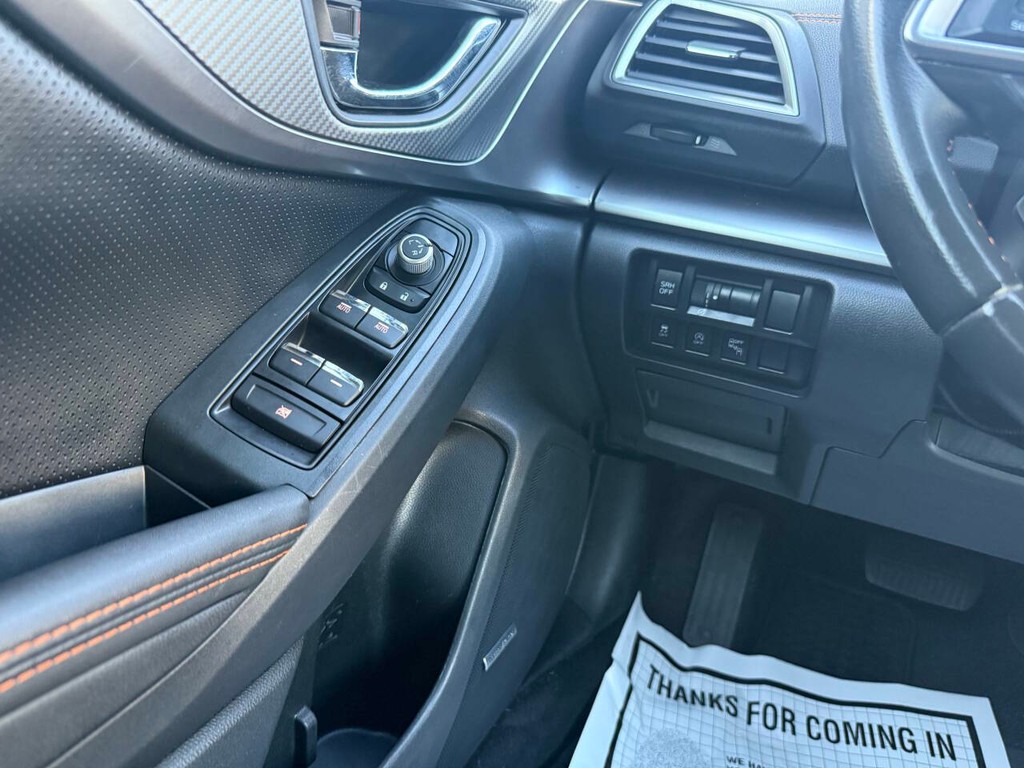 Subaru Crosstrek Vehicle Full-screen Gallery Image 32