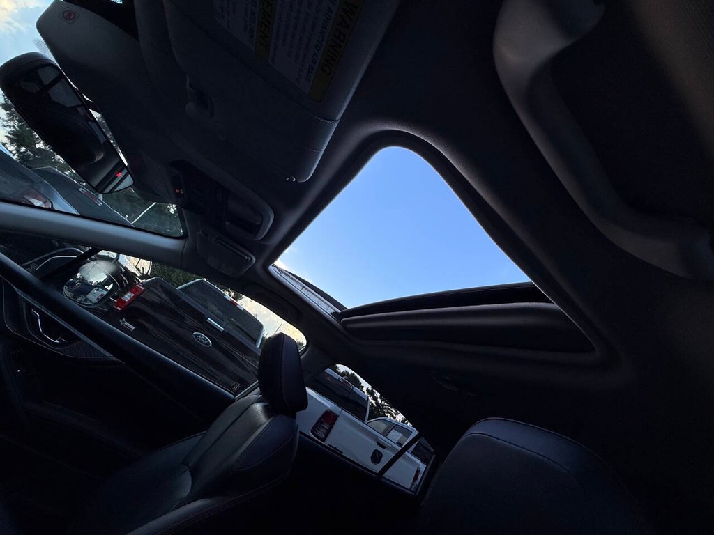 Subaru Crosstrek Vehicle Full-screen Gallery Image 33