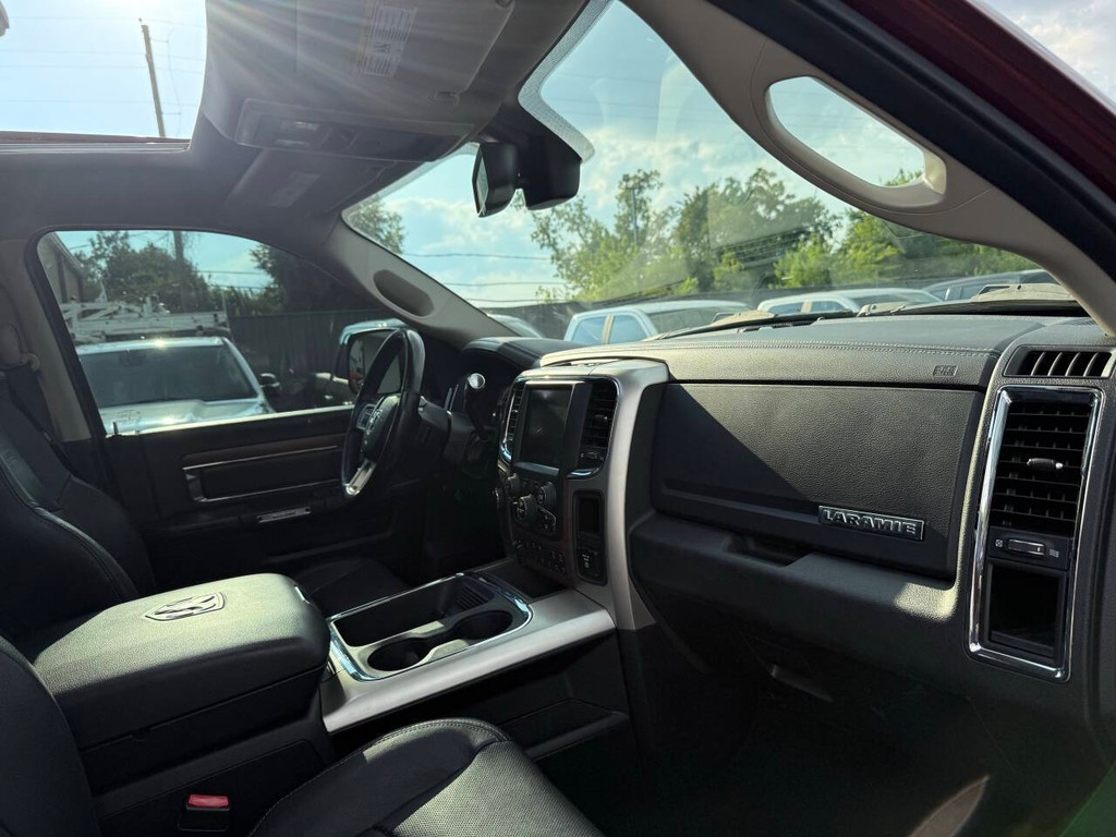 Ram 3500 Vehicle Full-screen Gallery Image 09