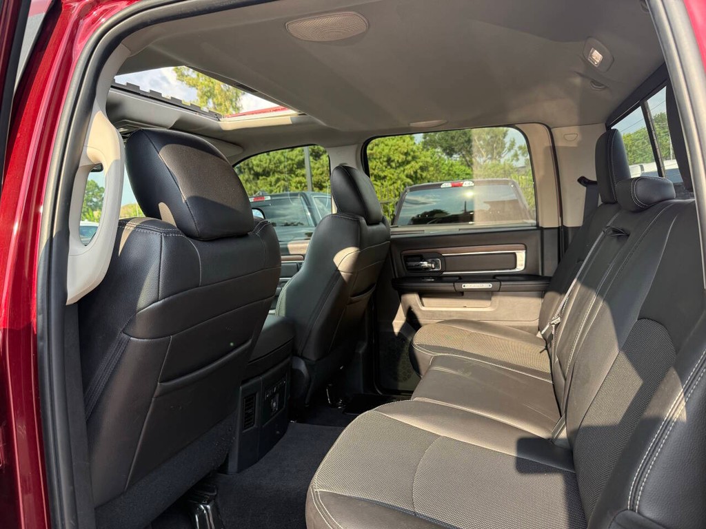 Ram 3500 Vehicle Full-screen Gallery Image 12