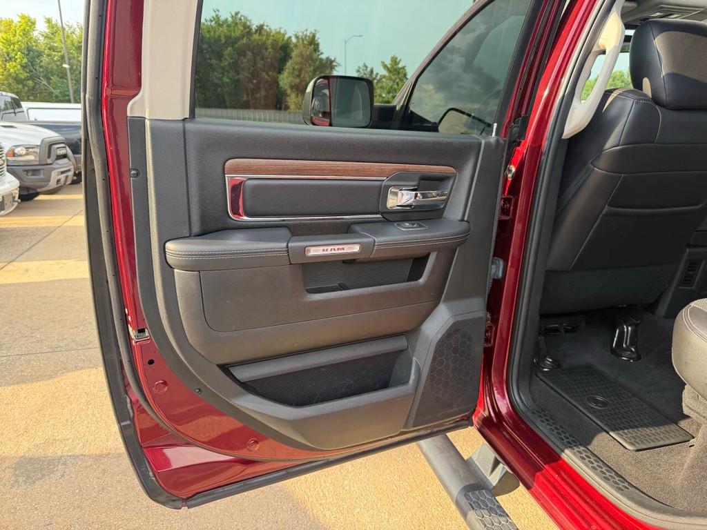 Ram 3500 Vehicle Full-screen Gallery Image 14