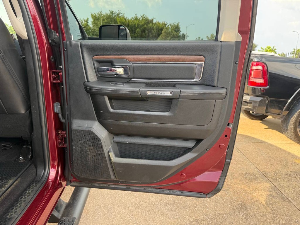 Ram 3500 Vehicle Full-screen Gallery Image 16