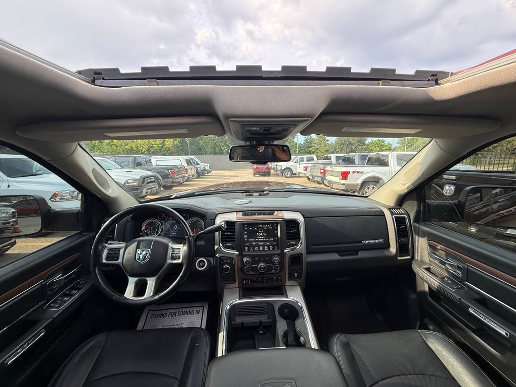 Ram 3500 Vehicle Full-screen Gallery Image 18