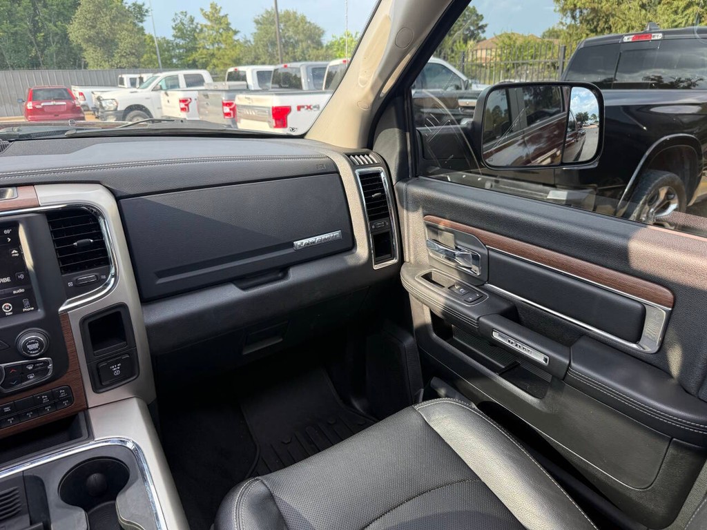 Ram 3500 Vehicle Full-screen Gallery Image 20