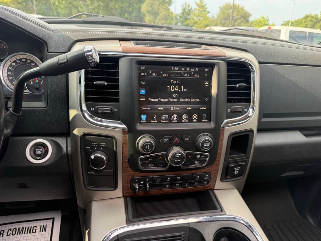 Ram 3500 Vehicle Full-screen Gallery Image 24