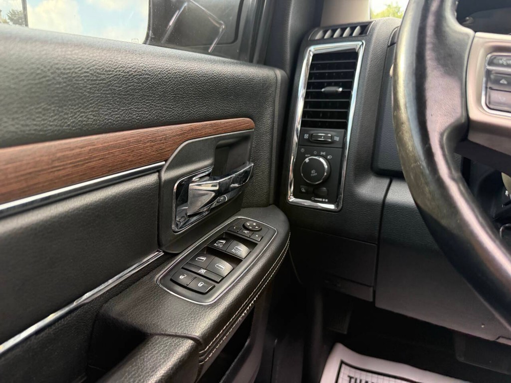 Ram 3500 Vehicle Full-screen Gallery Image 29