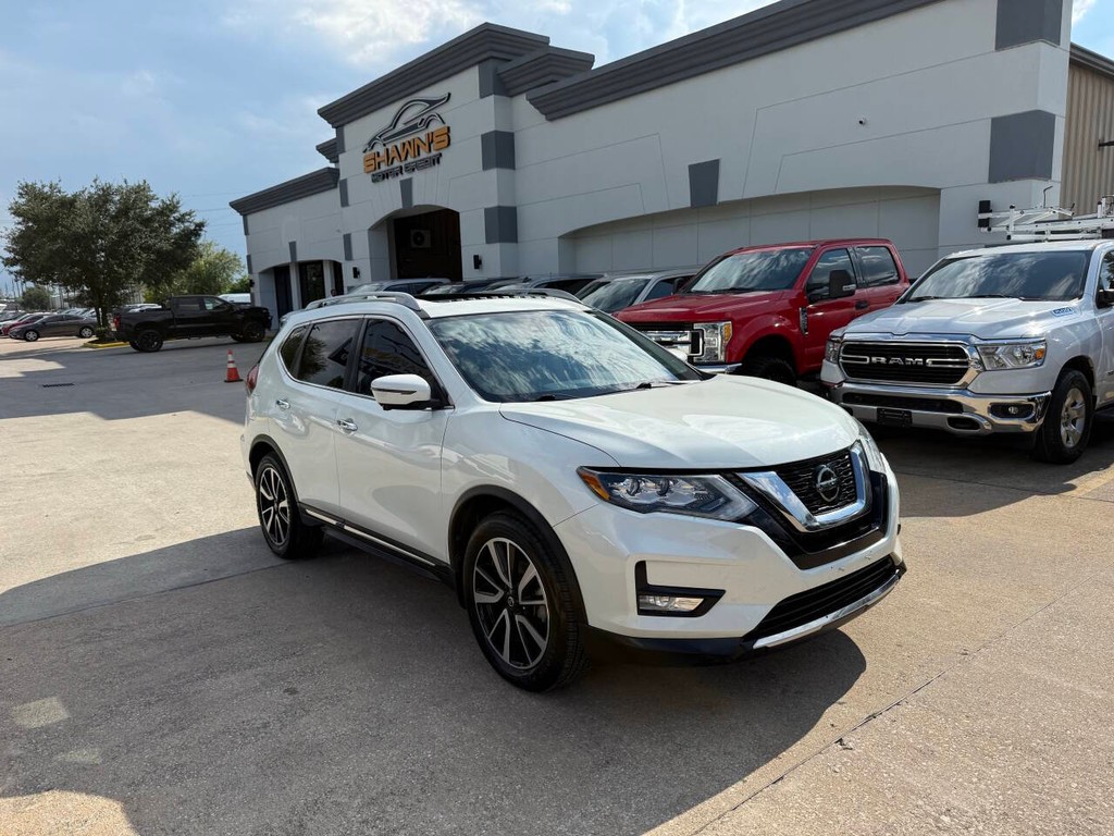 Nissan Rogue Vehicle Full-screen Gallery Image 02