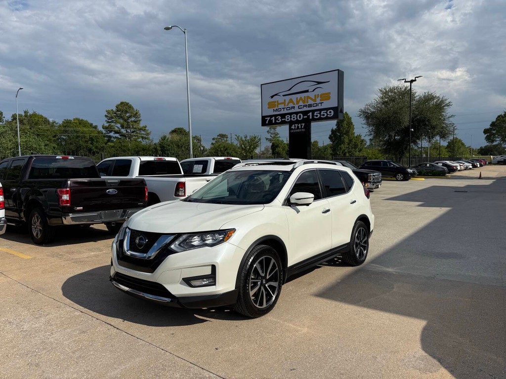 Nissan Rogue Vehicle Full-screen Gallery Image 03