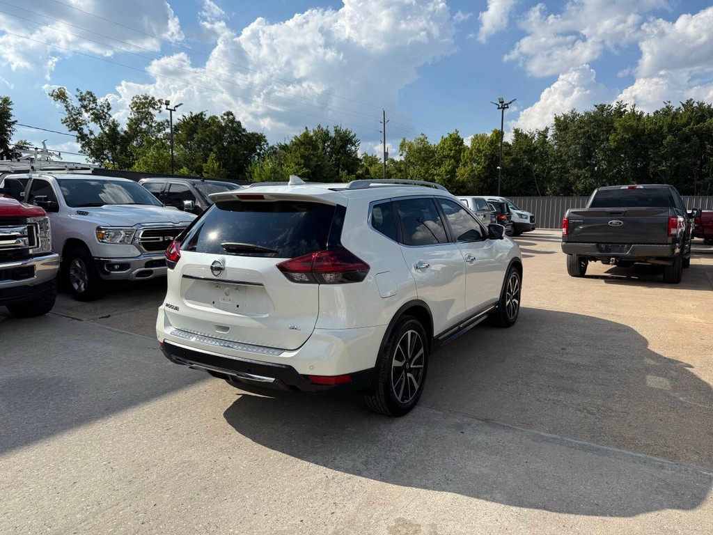 Nissan Rogue Vehicle Full-screen Gallery Image 05