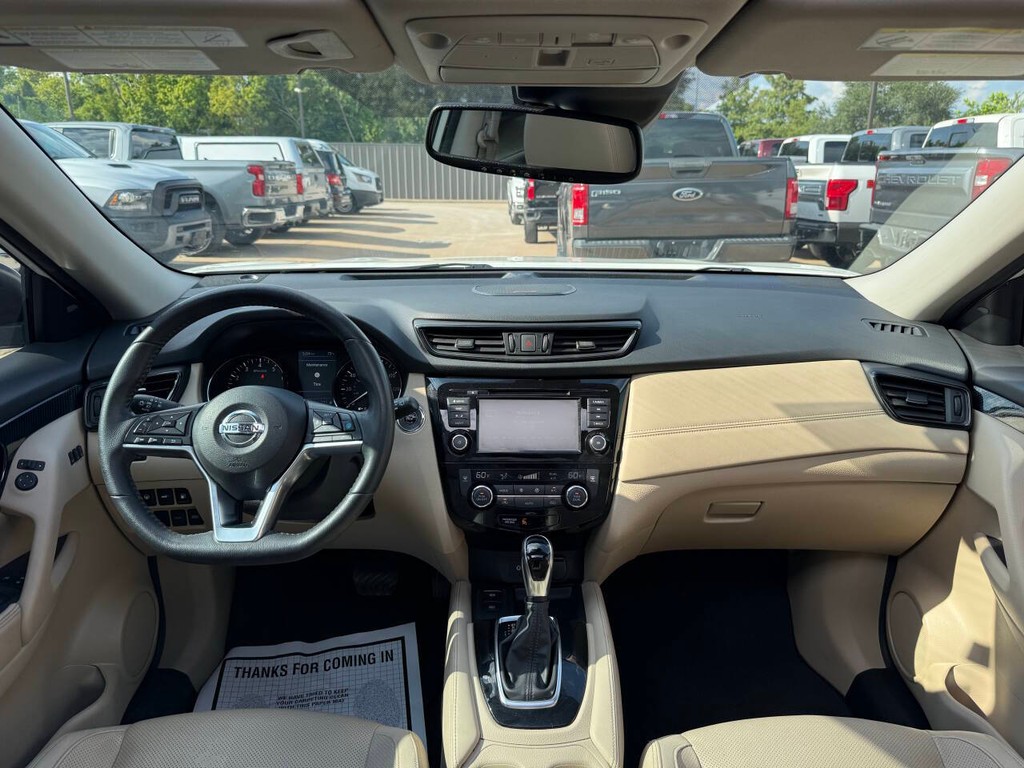 Nissan Rogue Vehicle Full-screen Gallery Image 17