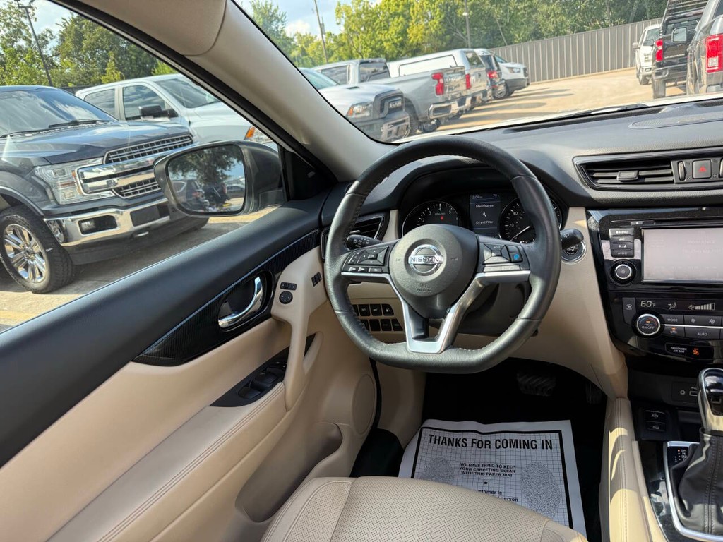 Nissan Rogue Vehicle Full-screen Gallery Image 19