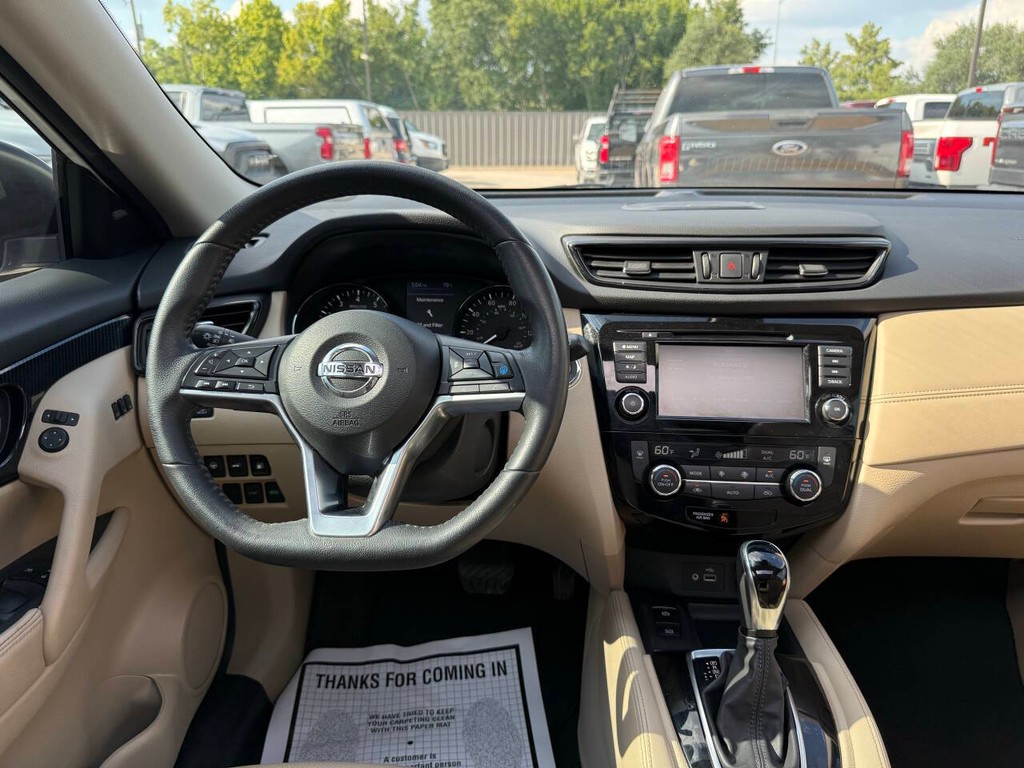 Nissan Rogue Vehicle Full-screen Gallery Image 21