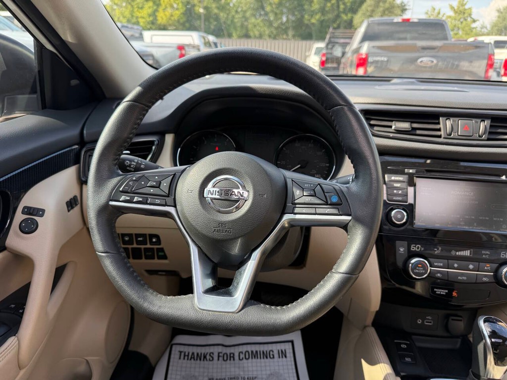 Nissan Rogue Vehicle Full-screen Gallery Image 22