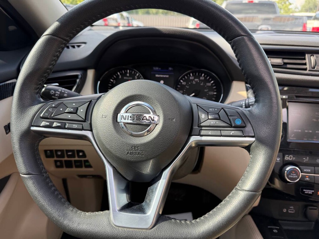 Nissan Rogue Vehicle Full-screen Gallery Image 23