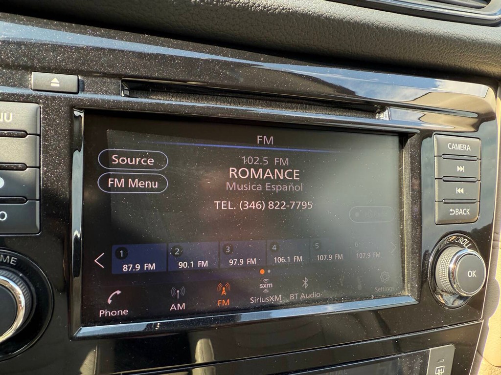 Nissan Rogue Vehicle Full-screen Gallery Image 25