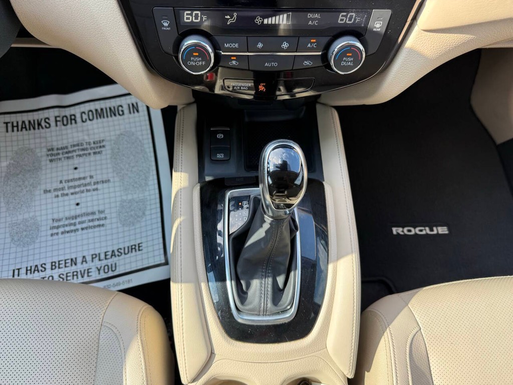 Nissan Rogue Vehicle Full-screen Gallery Image 29