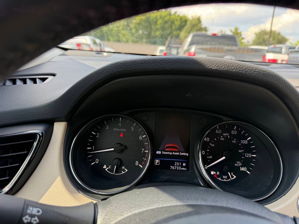 Nissan Rogue Vehicle Full-screen Gallery Image 33