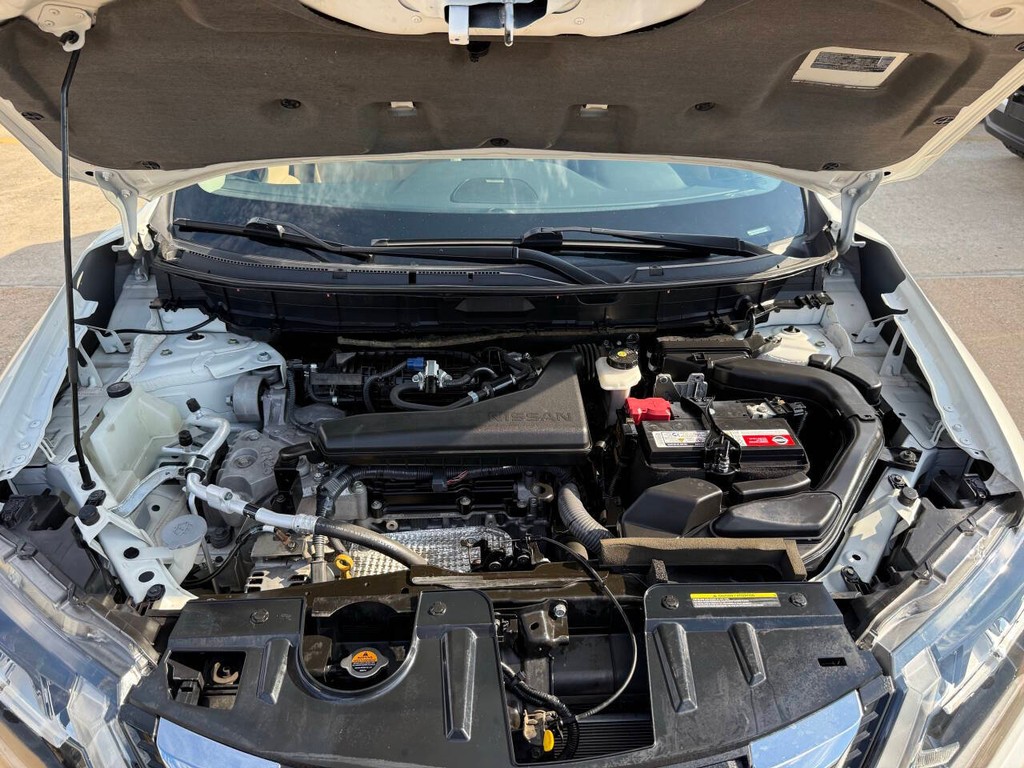 Nissan Rogue Vehicle Full-screen Gallery Image 36