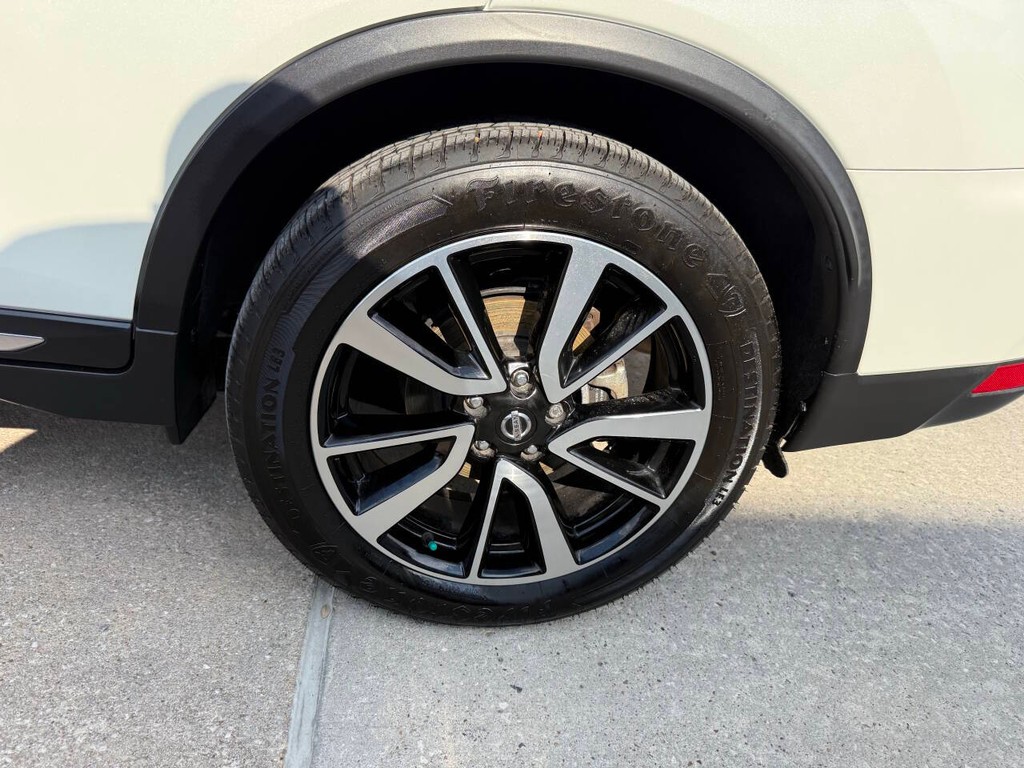 Nissan Rogue Vehicle Full-screen Gallery Image 37