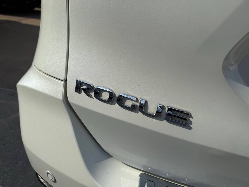 Nissan Rogue Vehicle Full-screen Gallery Image 41