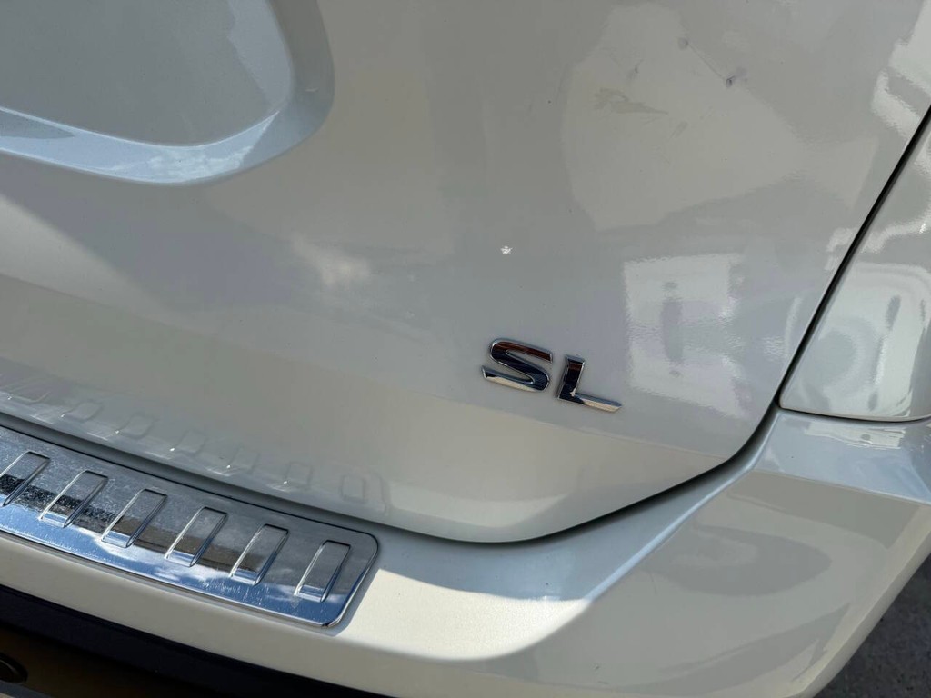 Nissan Rogue Vehicle Full-screen Gallery Image 42