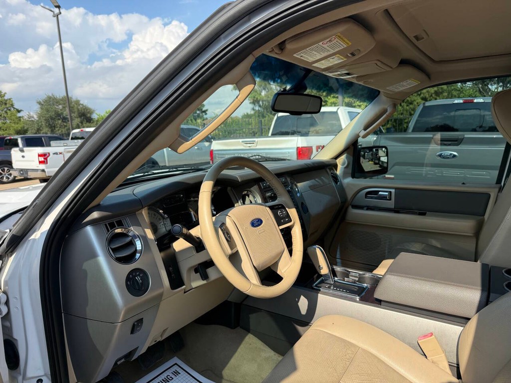 Ford Expedition EL Vehicle Full-screen Gallery Image 06