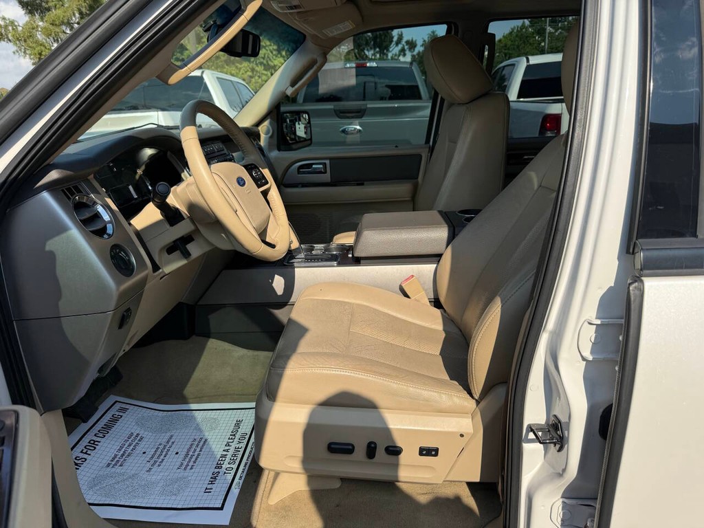 Ford Expedition EL Vehicle Full-screen Gallery Image 07