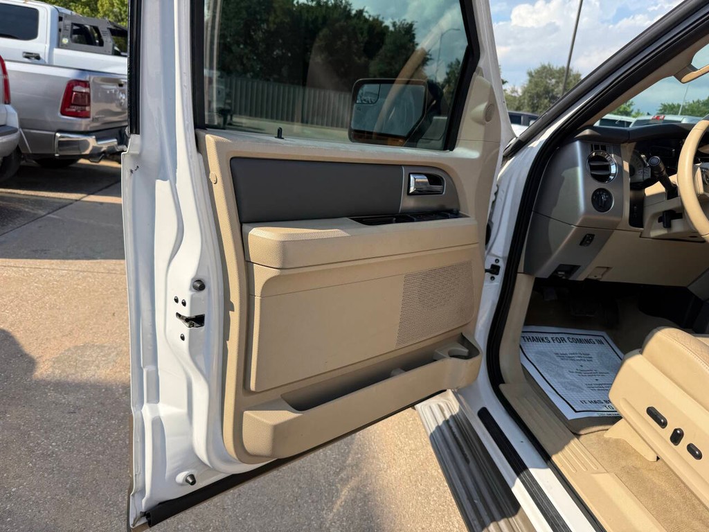 Ford Expedition EL Vehicle Full-screen Gallery Image 08