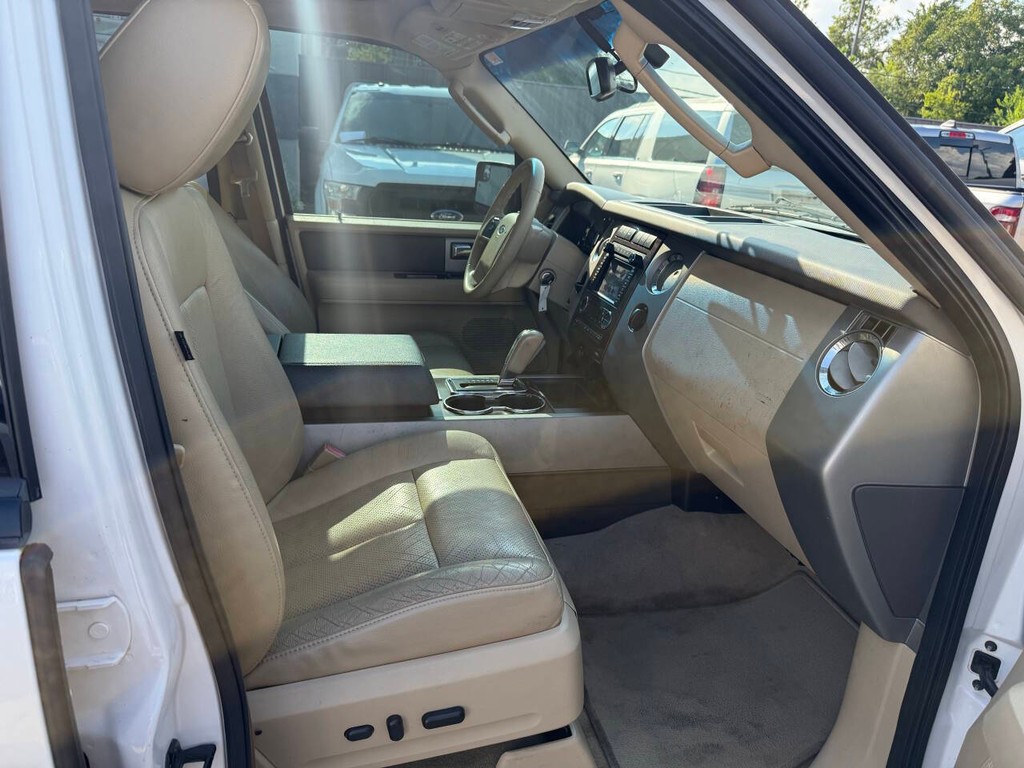 Ford Expedition EL Vehicle Full-screen Gallery Image 10