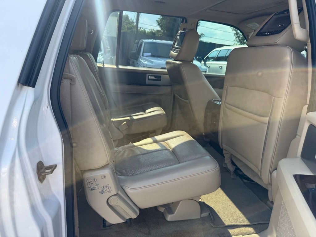 Ford Expedition EL Vehicle Full-screen Gallery Image 16