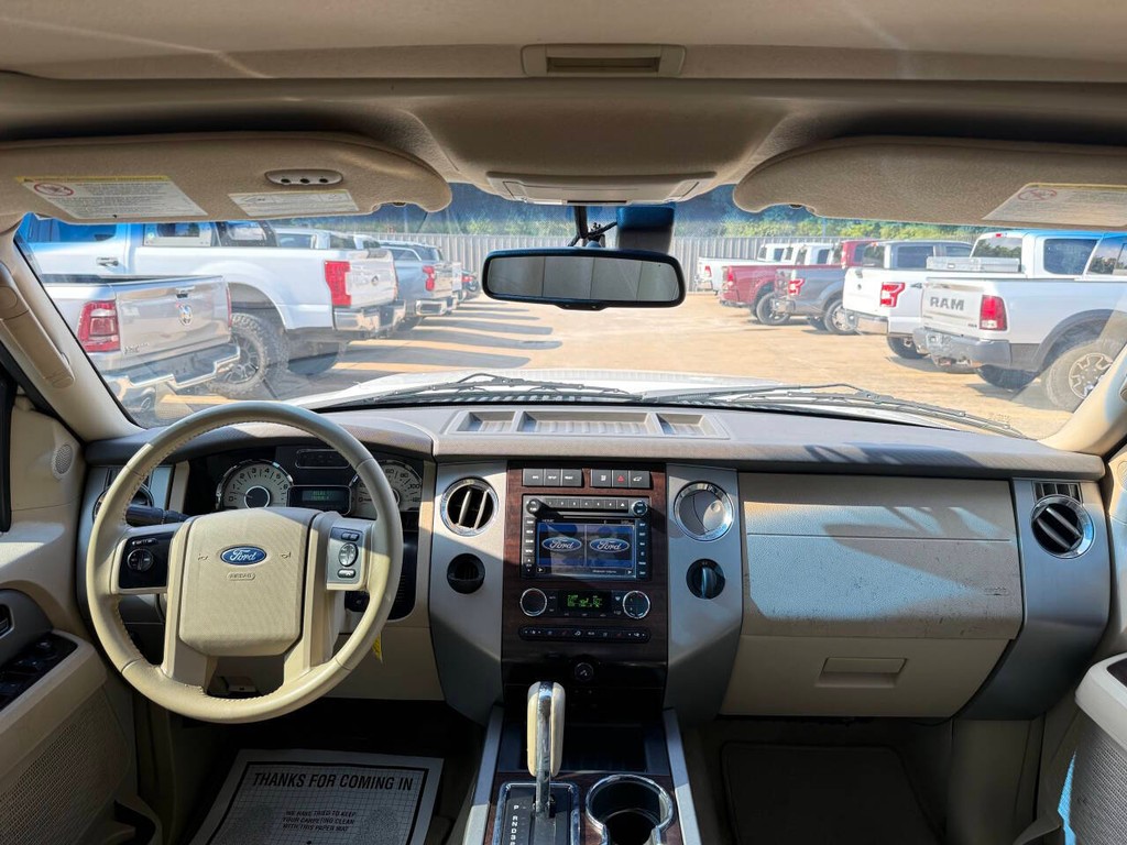 Ford Expedition EL Vehicle Full-screen Gallery Image 19