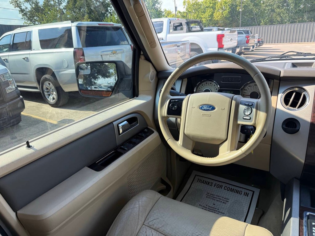 Ford Expedition EL Vehicle Full-screen Gallery Image 21