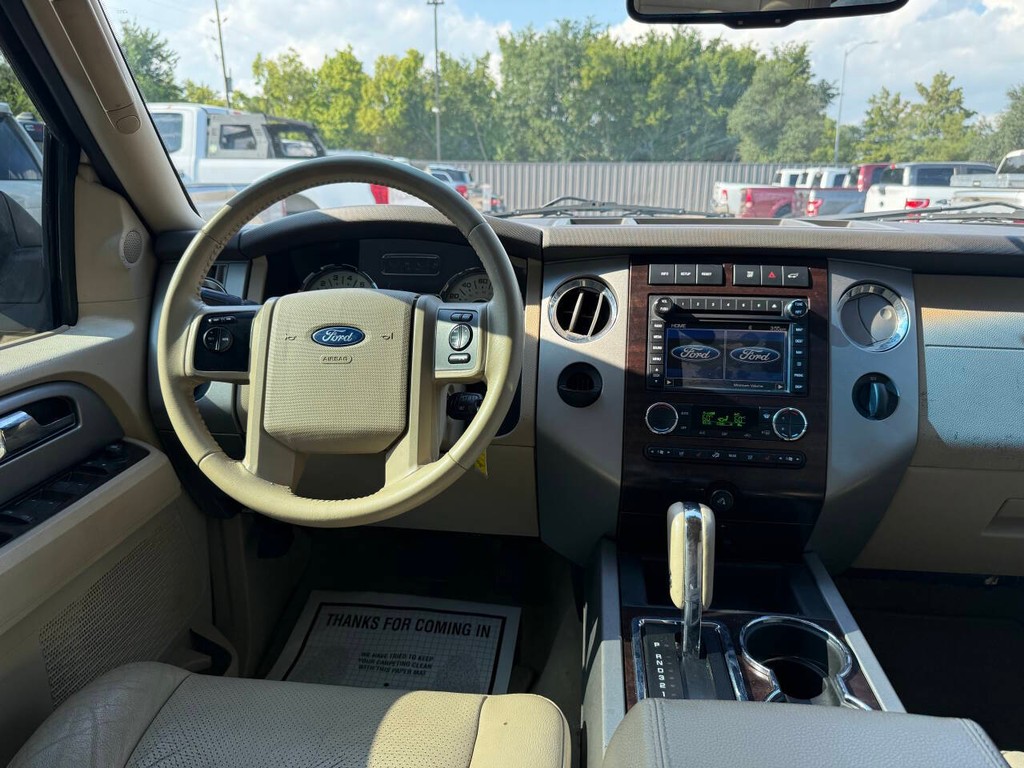 Ford Expedition EL Vehicle Full-screen Gallery Image 23